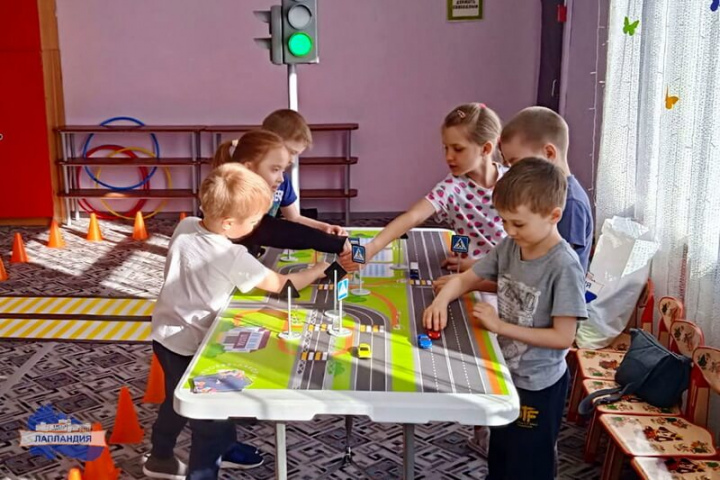 Специалисты центра «Лапландия» продолжают обучение детей по программам «Лаборатория безопасности» в с. Ловозеро