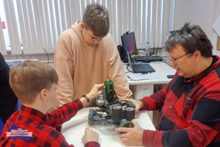 В детском технопарке «Кванториум-51» завершилась первая очная сессия очно-заочной школы «Профессионалы. Компетенция «Мобильная робототехника»!